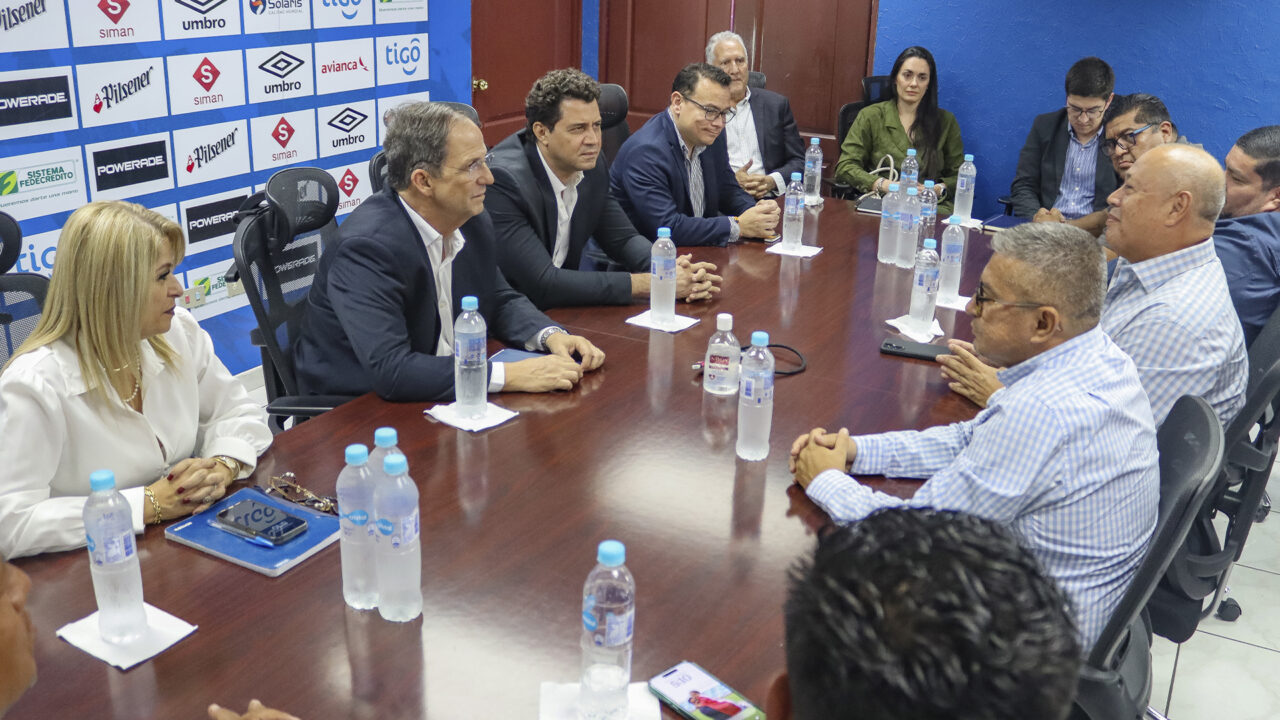 La nueva Comisión Normalizadora inicia reuniones de presentación ante la estructura del fútbol salvadoreño.