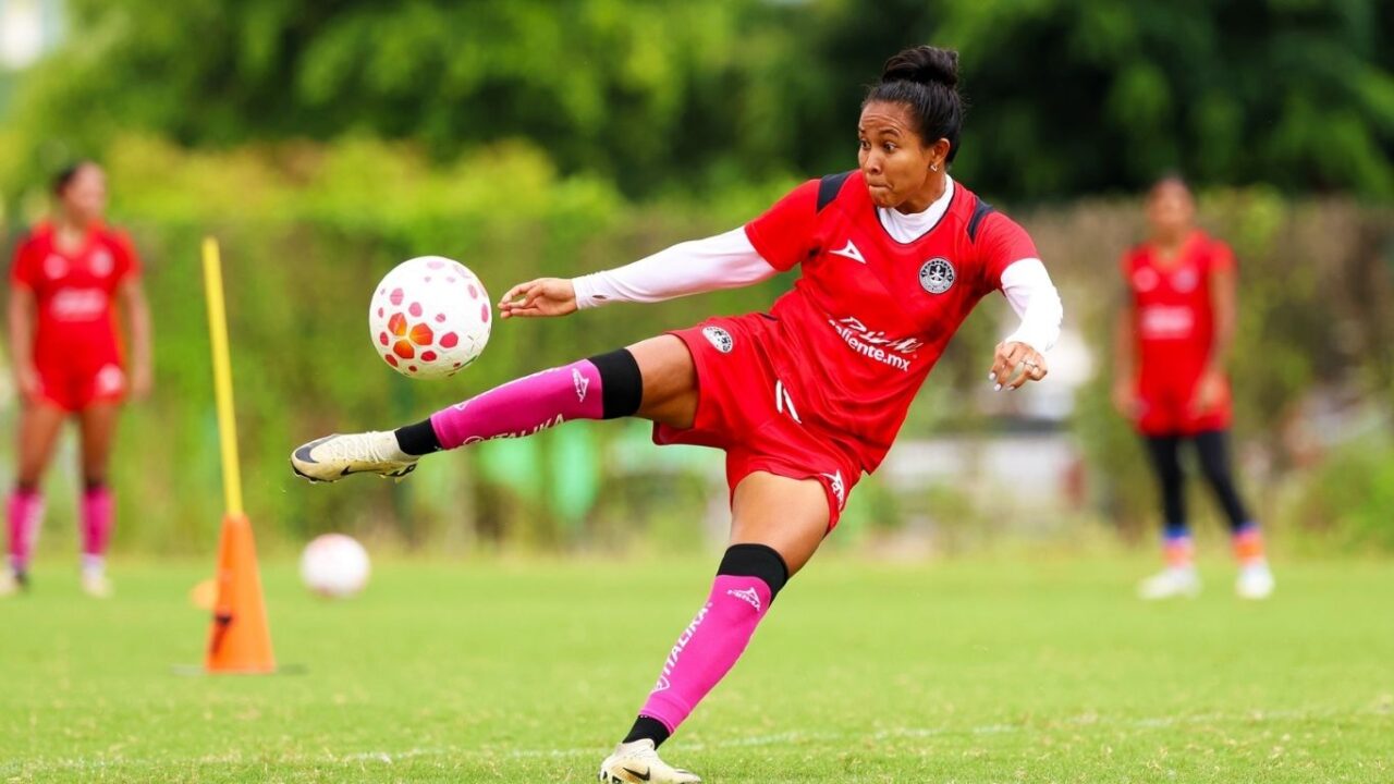Abigail López y Vasthy Delgado debutan con triunfo en el Clausura 2026 de la Liga MX Femenil