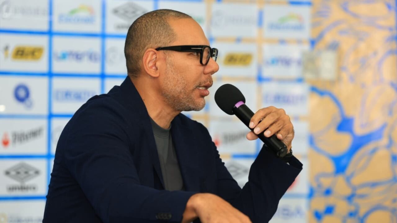 Yamil Bukele sostiene encuentro con medios para actualizar avances y proyectos del fútbol nacional