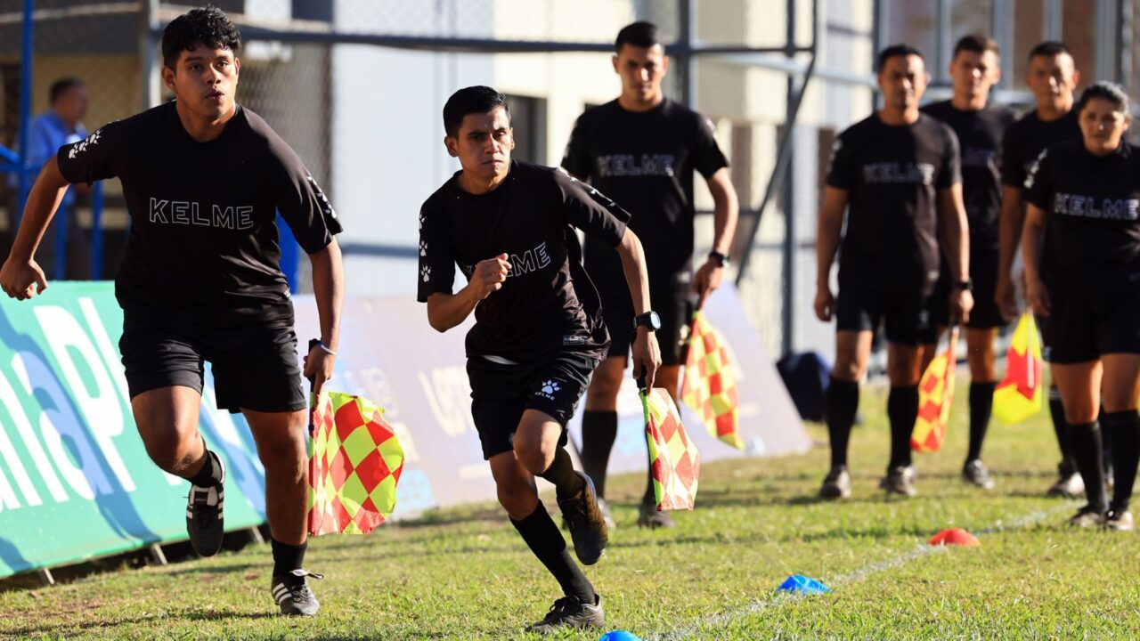 Departamento de Arbitraje FESFUT desarrolla con éxito jornada de retroalimentación y lineamientos técnicos