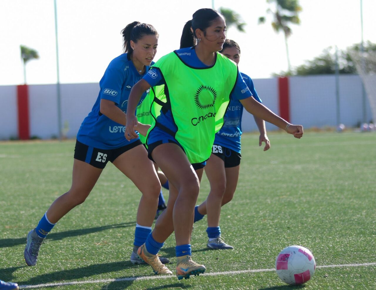 La sub-17 femenina ya trabaja en Curazao