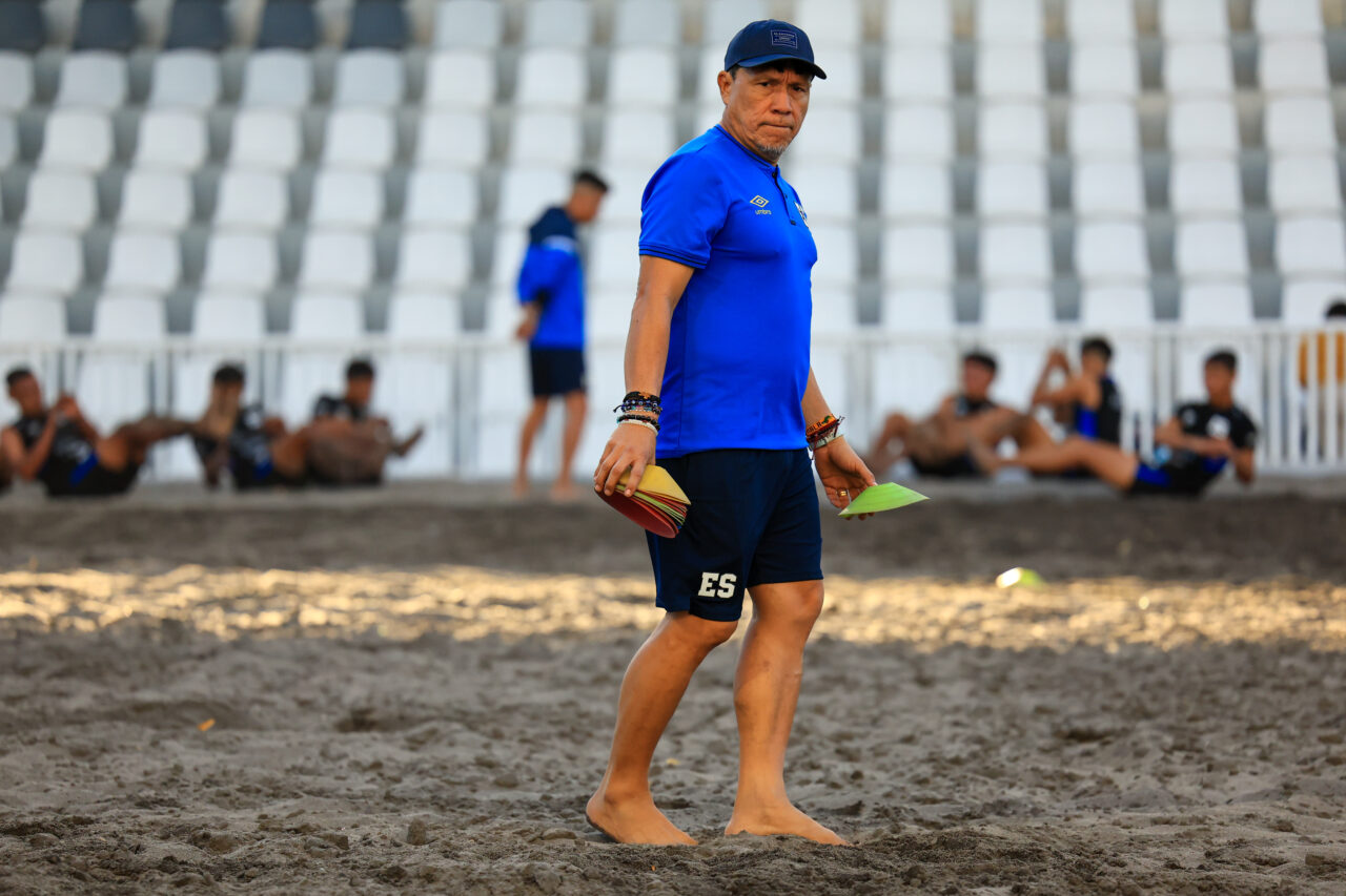 Rudis Gallo define  detalles en la preparación para el Beach Soccer Cup