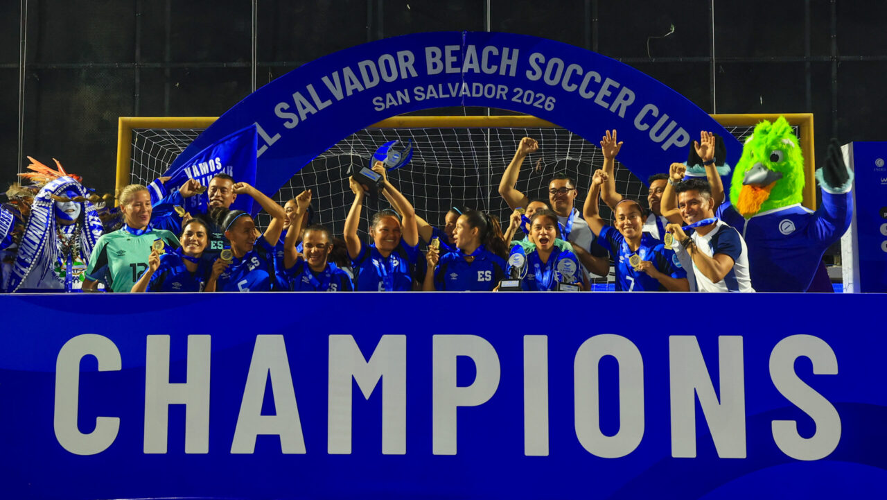 Selecta Playera Femenina se proclamó Bicampeona de El Salvador Beach Soccer Cup