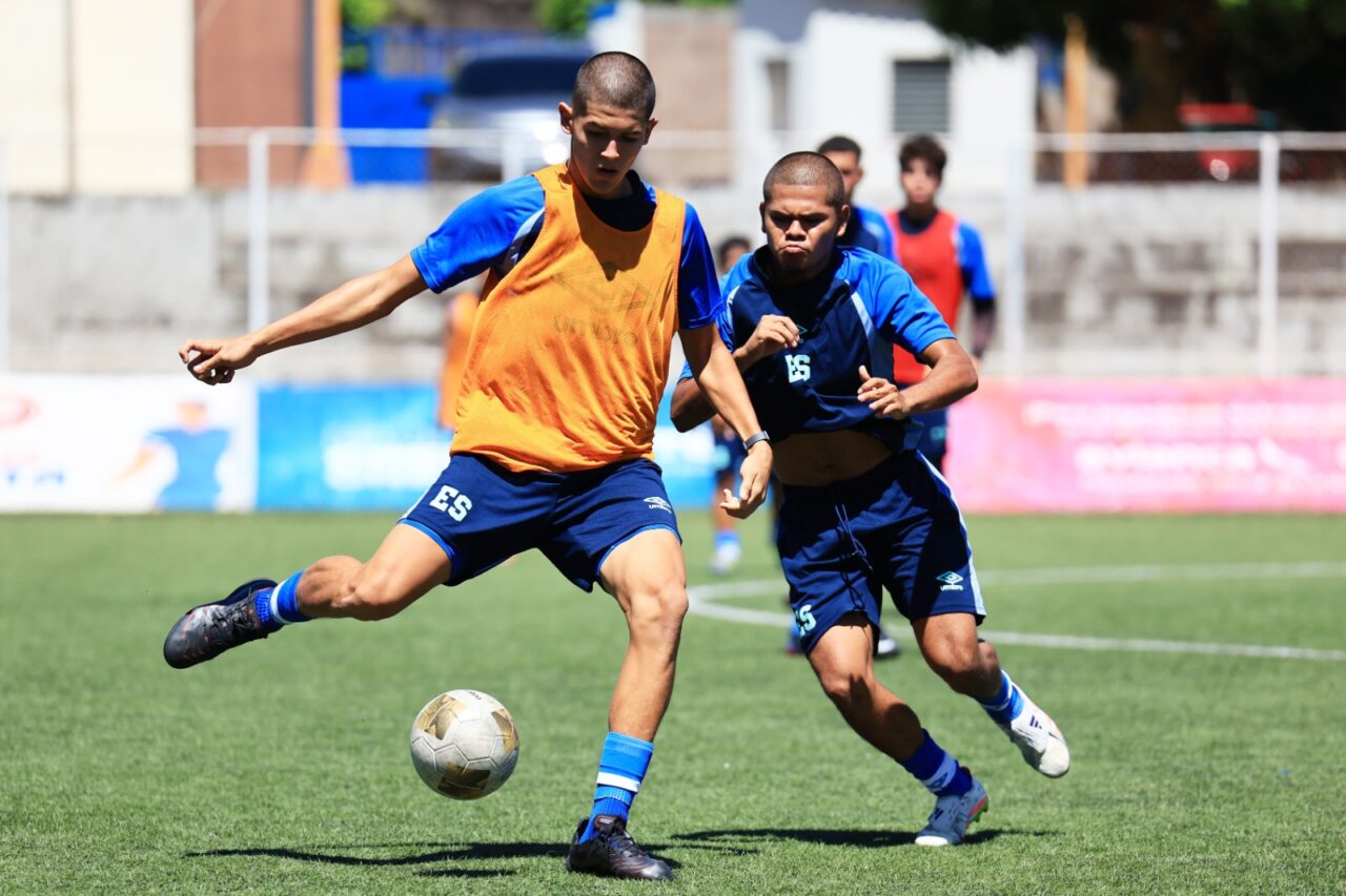 Erick Dowson Prado inicia nueva dinámica de microciclo con la Sub-20 y la Sub-18